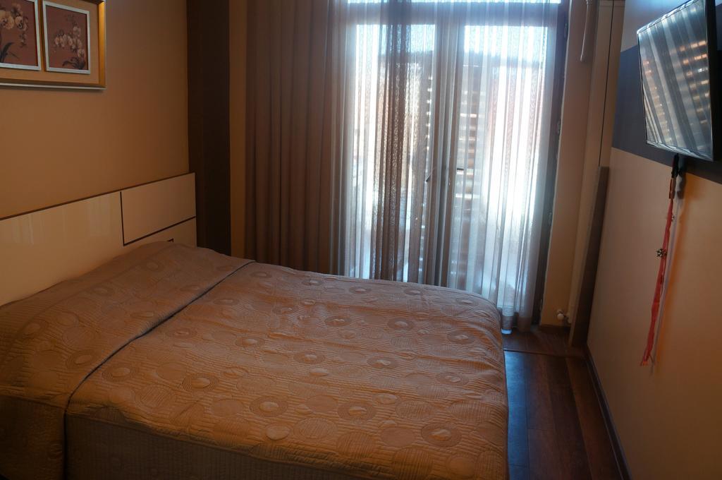 Apartment With Summer Terrace Batumi Habitación foto