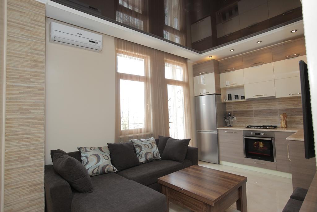 Apartment With Summer Terrace Batumi Habitación foto