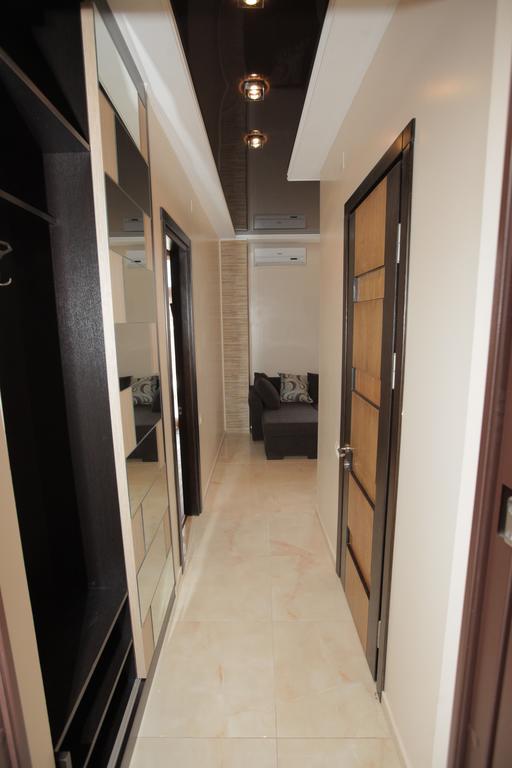 Apartment With Summer Terrace Batumi Habitación foto